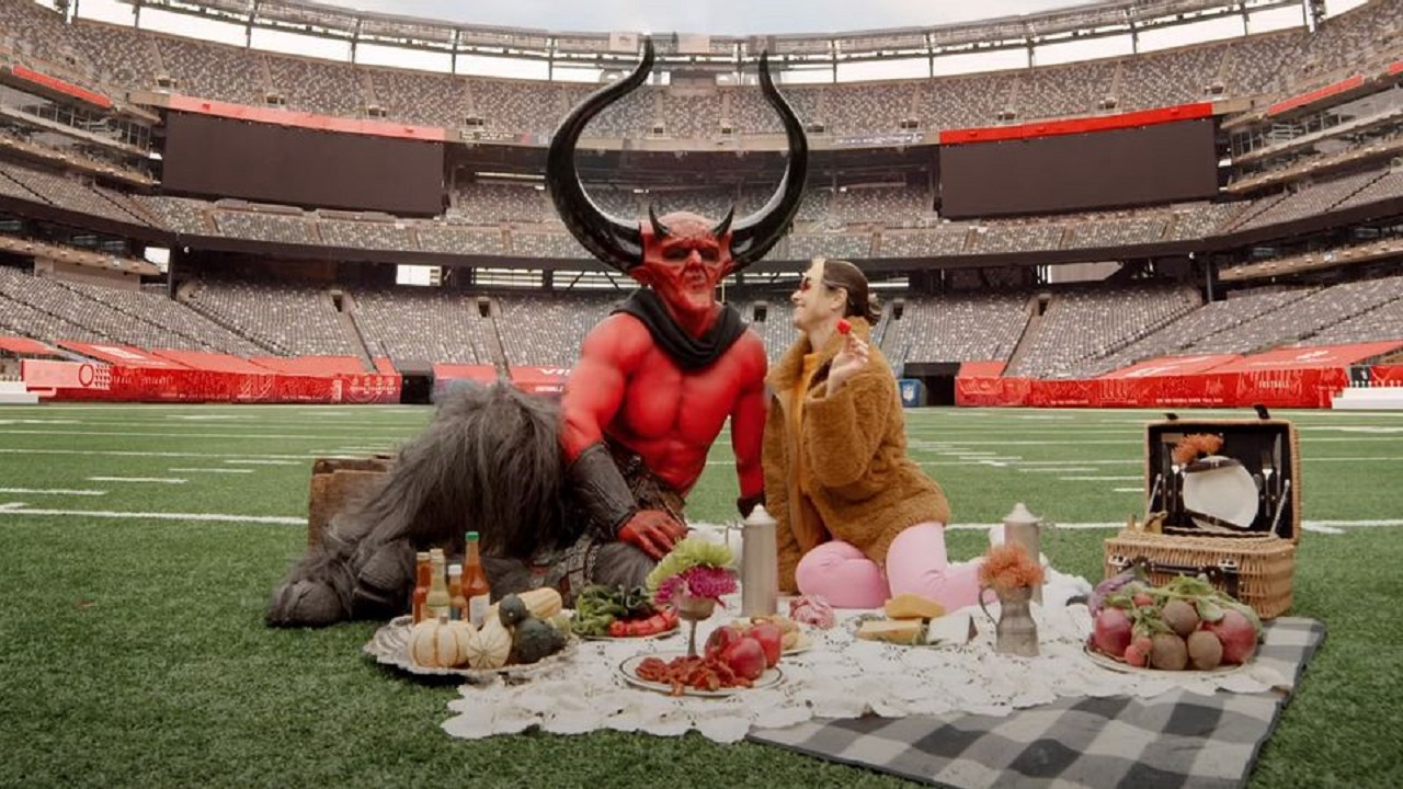 L'amore tra il 2020 e Satana nel nuovo spot prodotto da Ryan Reynolds thumbnail