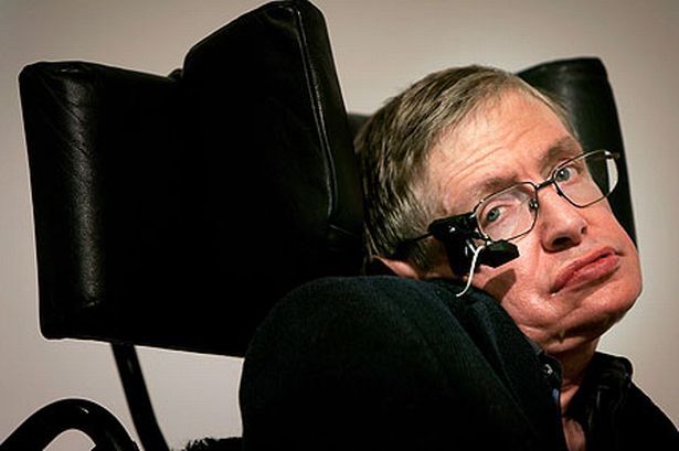 Stephen Hawking rivede le sue teorie sui buchi neri. Perché? thumbnail