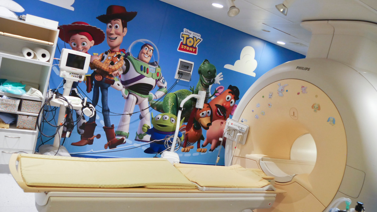 Toy Story cambia volto alla risonanza magnetica dell'Istituto Giannina Gaslini thumbnail