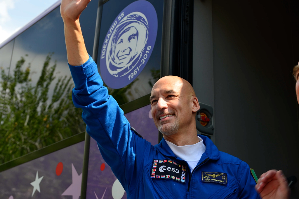 In diretta dallo spazio: Luca Parmitano nel primo collegamento per la missione ESA Beyond thumbnail