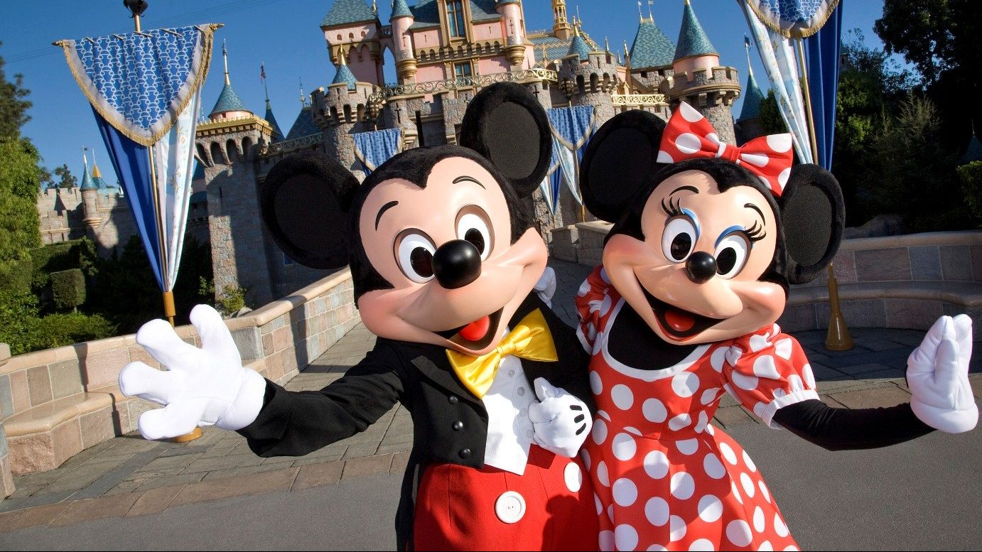 Gli impiegati di Disneyland hanno paura della riapertura thumbnail