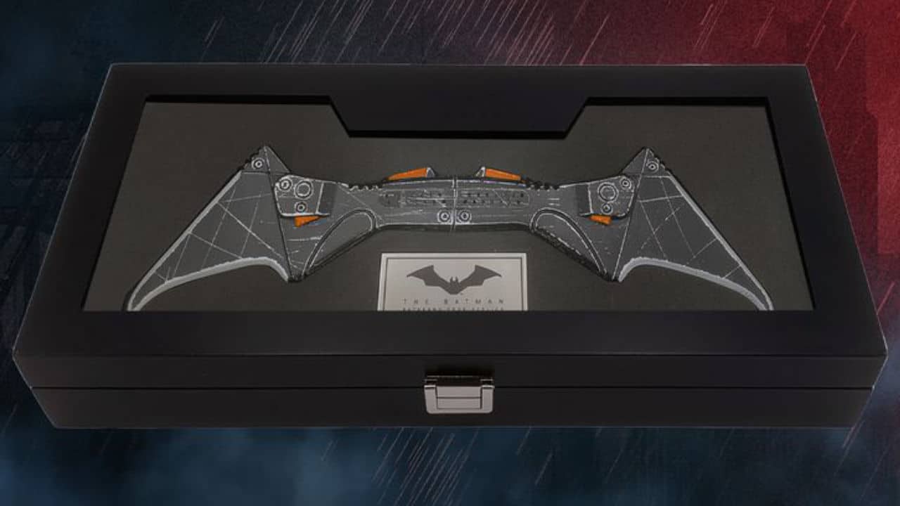 The Batman: arriva una replica di alto livello del Batarang thumbnail