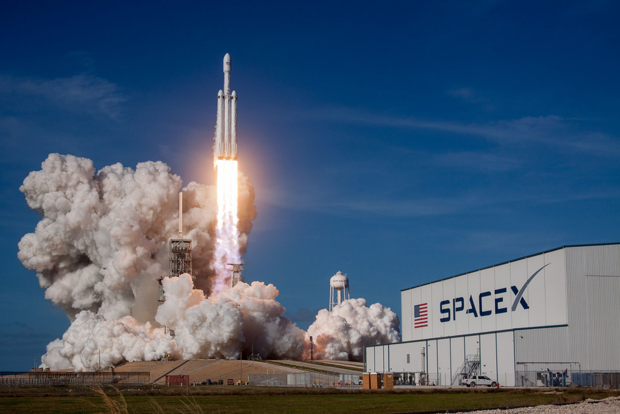 SpaceX da Record: 64 Nuovi Satelliti in Oribita e Razzi Riciclabili thumbnail