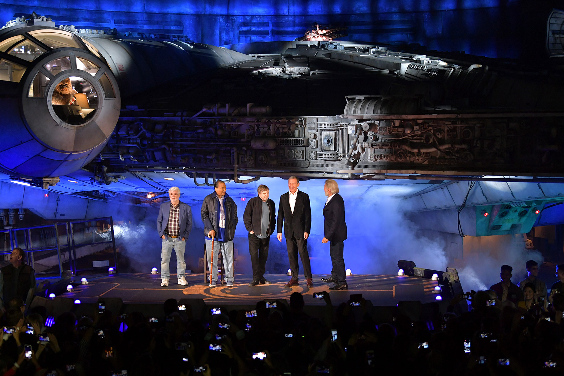 Un'astronave di Colin Trevorrow presente al Star Wars Galaxy's Edge thumbnail