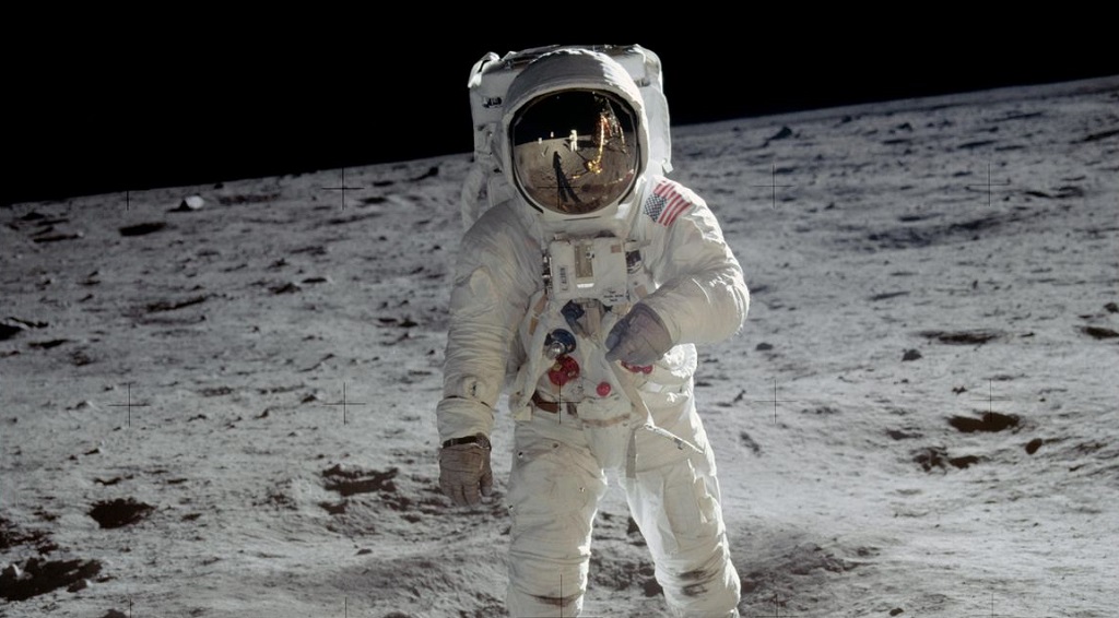 #NASAMoonTunes: cercasi playlist per astronauti thumbnail