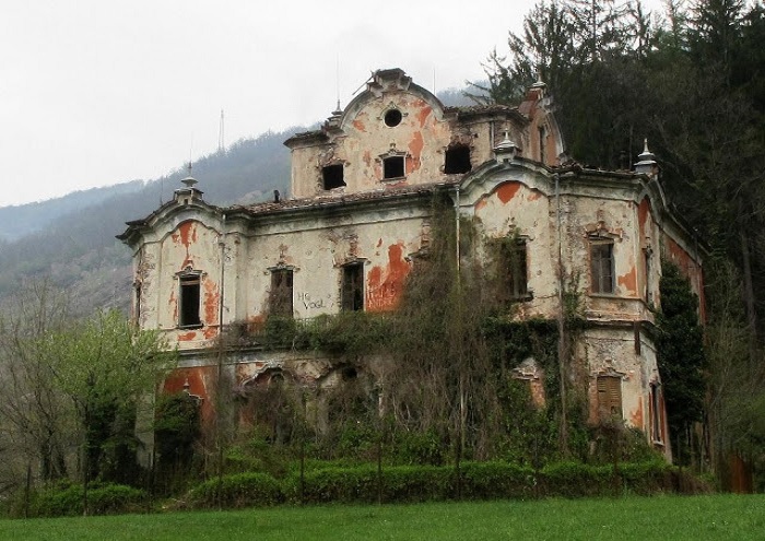 Villa De Vecchi Casa Rossa