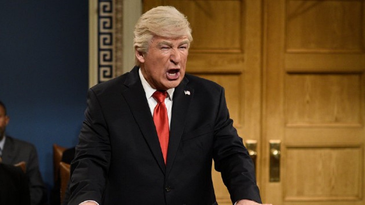 Alec Baldwin difende lo sketch su Trump al SNL thumbnail