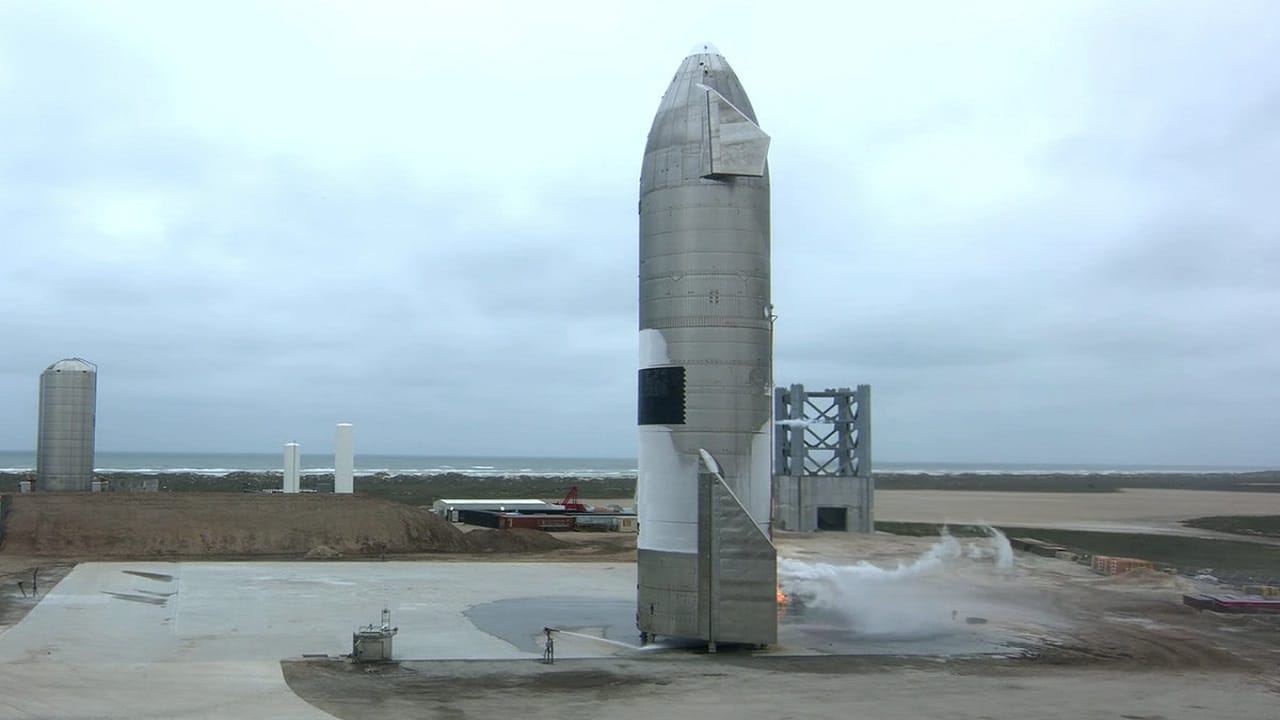 SpaceX: atterrato regolarmente un prototipo di razzo thumbnail