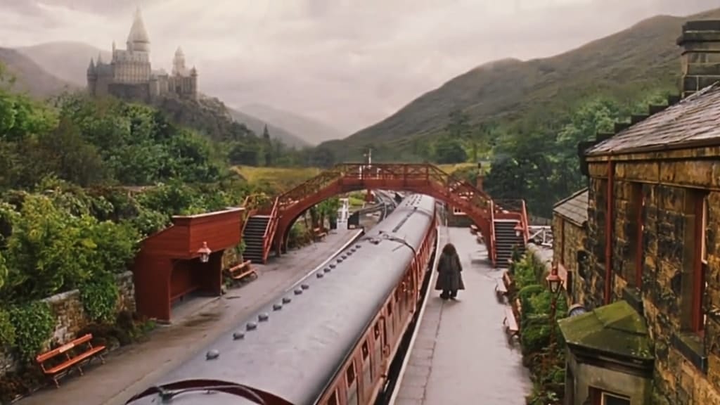 Harry-Potter-Hogsmeade-Station-1-movieworldmap.com_