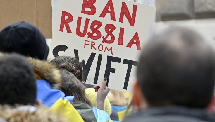 SWIFT: perché questa sanzione dovrebbe fare paura alla Russia? thumbnail