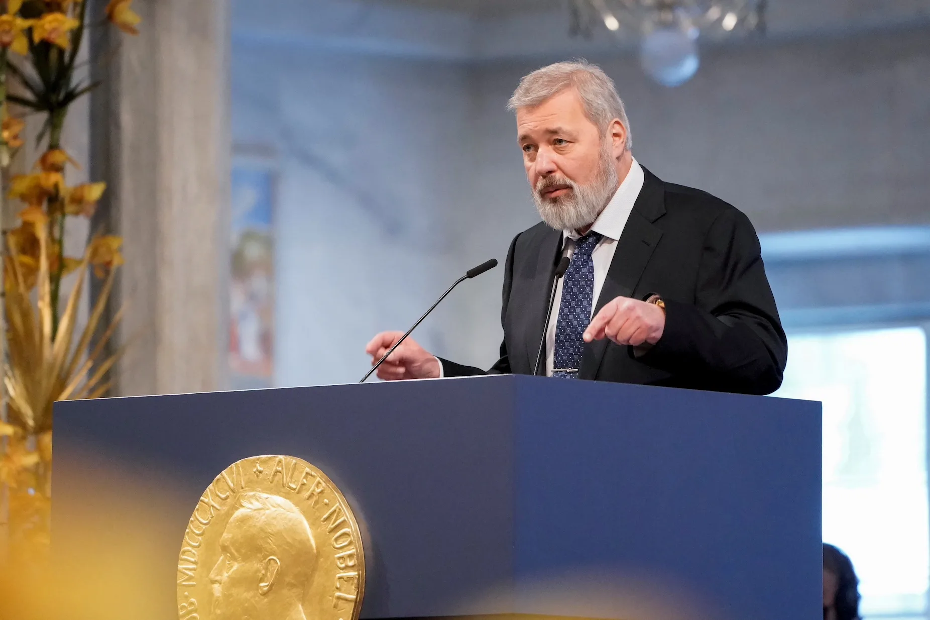 Dimitrij Muratov mette all'asta il Premio Nobel per la Pace per aiutare i rifugiati ucraini thumbnail