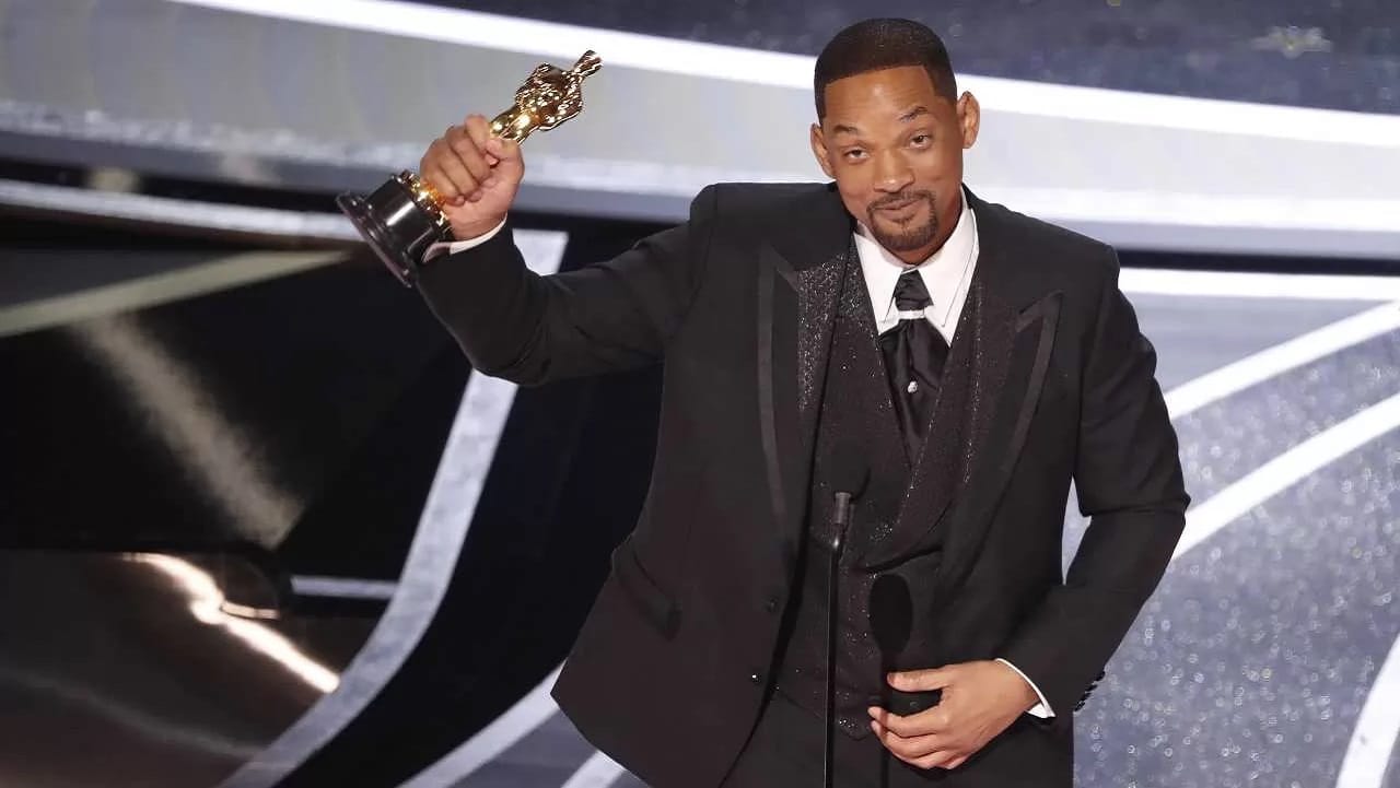 Will Smith ha rifiutato di lasciare la cerimonia degli Oscar dopo lo schiaffo thumbnail
