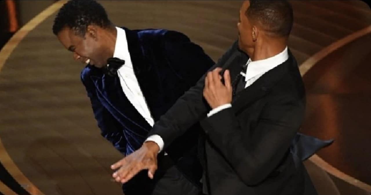 Will Smith colpisce Chris Rock agli Oscar: cosa è successo? thumbnail