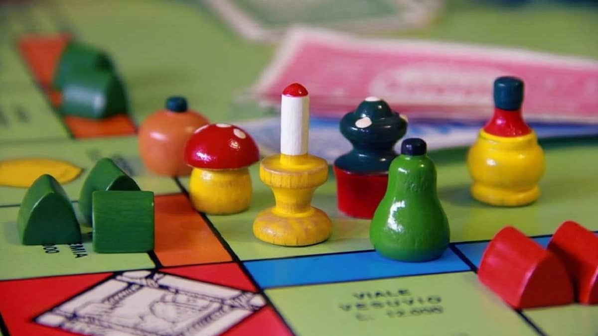 Monopoly, le pedine si sfidano in campagna elettorale: vota la tua preferita thumbnail