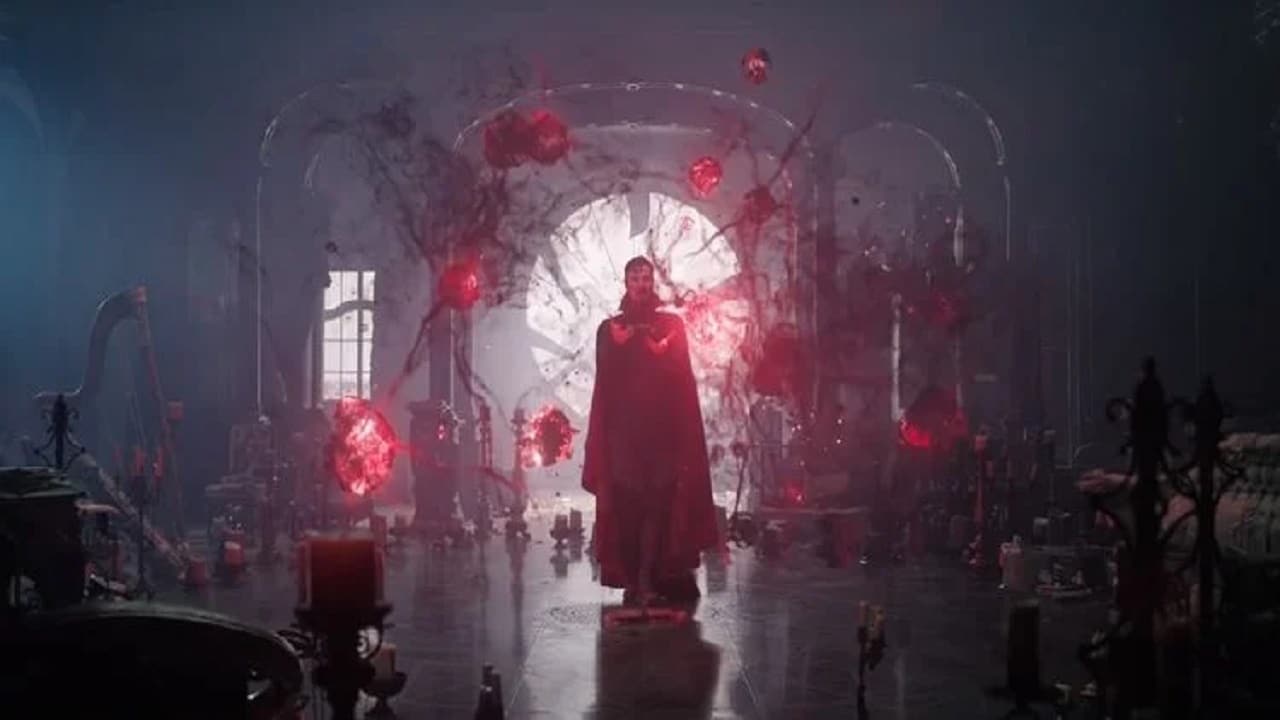 Kevin Feige e Sam Raimi sorprendono i fan a una proiezione di Doctor Strange thumbnail