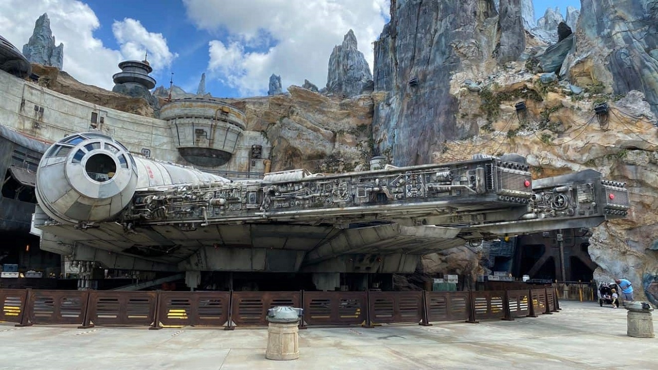 Arriva un nuovo aereo a tema Star Wars per Disneyland Resort thumbnail