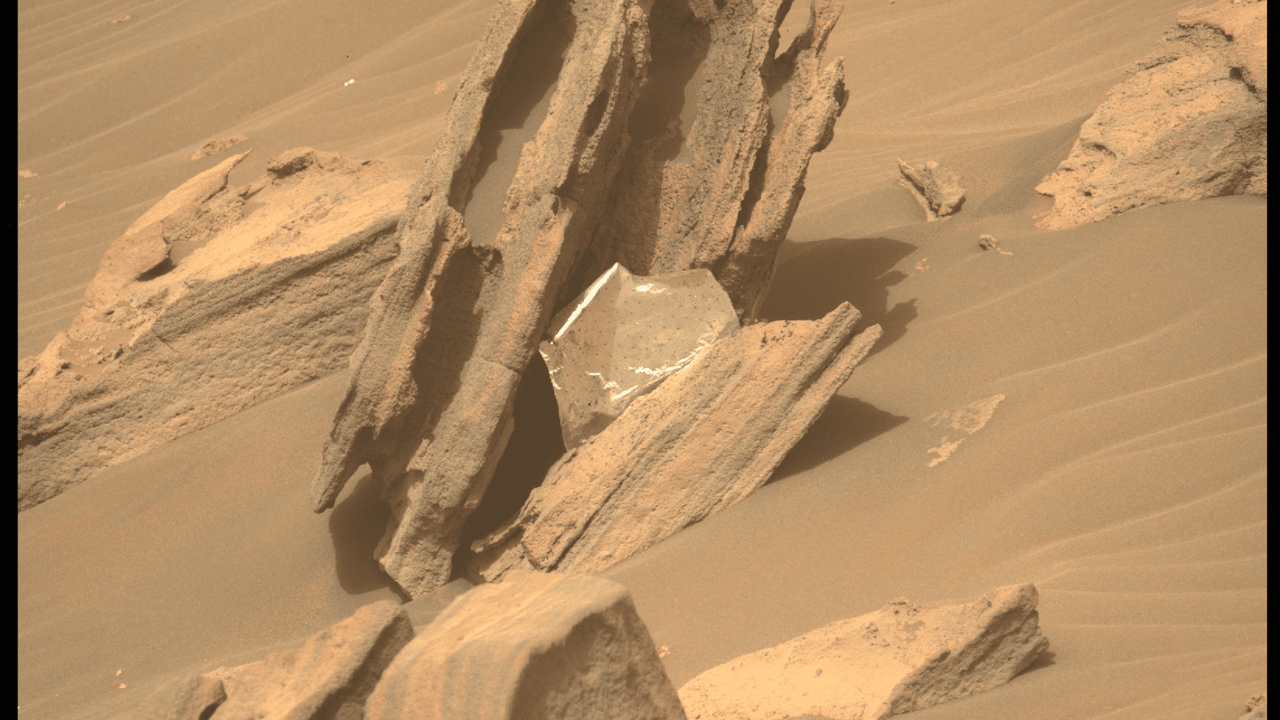 La NASA trova la spazzatura (di NASA) su Marte thumbnail