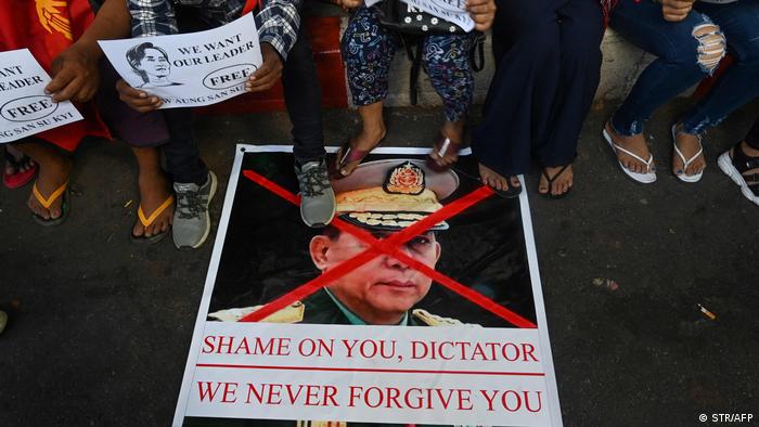 proteste contro il governo militare in Myanmar