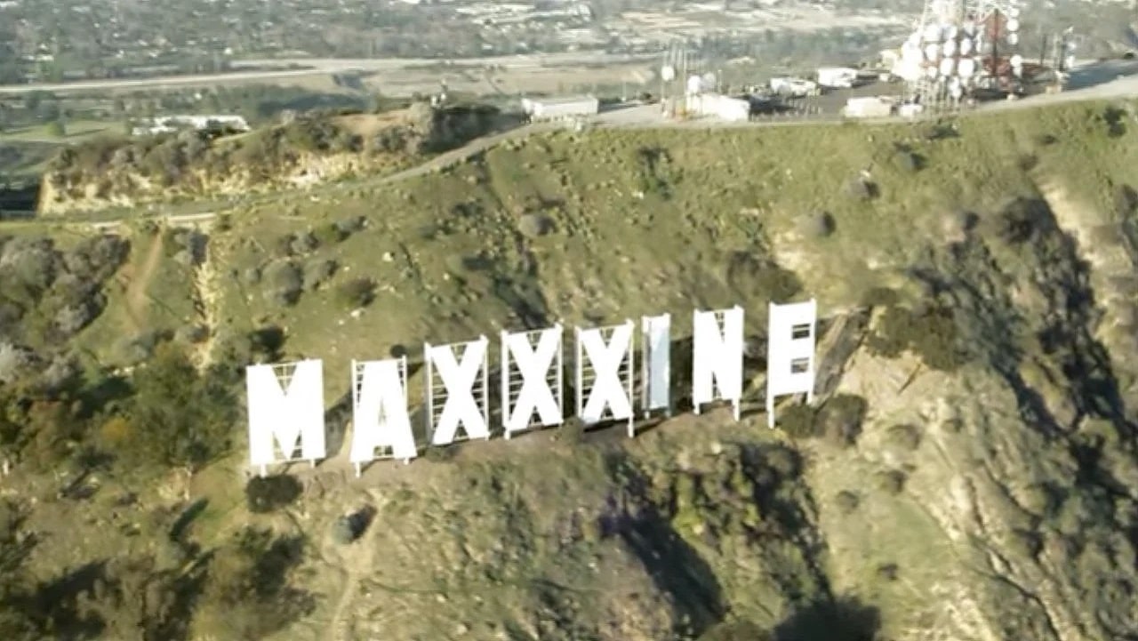 Ti West annuncia a sorpresa il terzo film della trilogia di X, MaXXXine thumbnail
