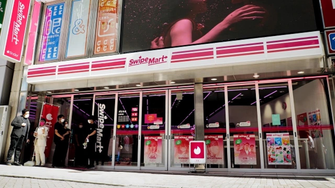 Tinder ha aperto un negozio per adulti in Giappone thumbnail