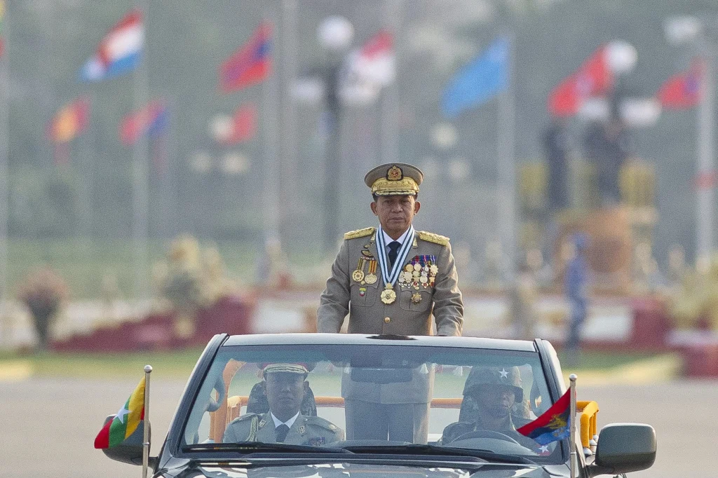 Il comandante Min Aung Hlaing, attuale primo ministro in Myanmar 