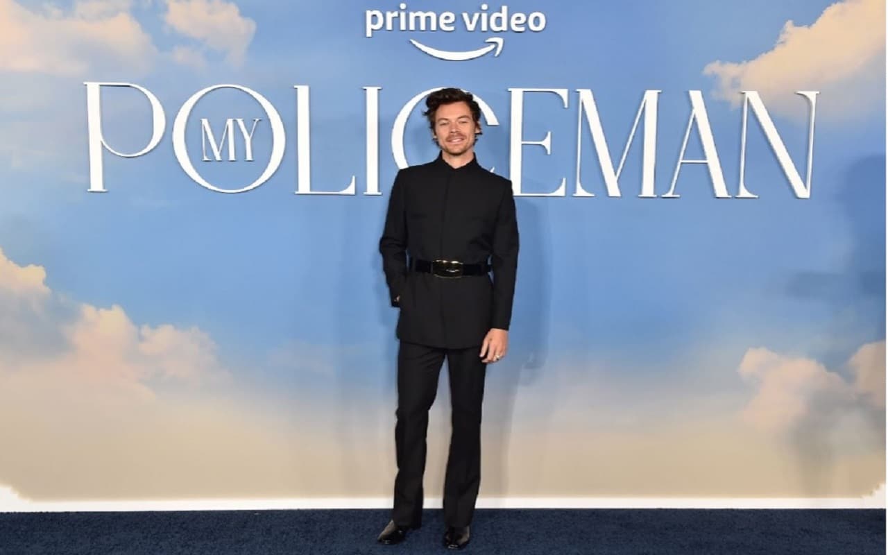 Harry Styles alla premiere di My Policeman a Los Angeles thumbnail