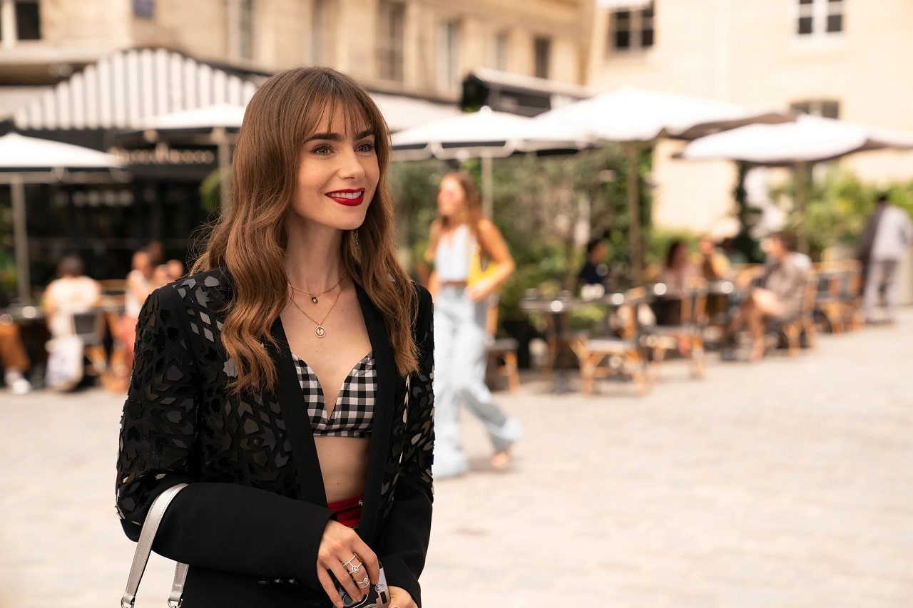 Emily in Paris: ancora divertimento, drama e alta moda | Recensione thumbnail