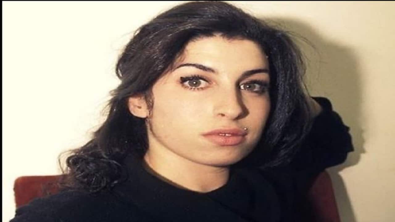 Marisa Abela è Amy Winehouse nella prima immagine del biopic Back to Black thumbnail