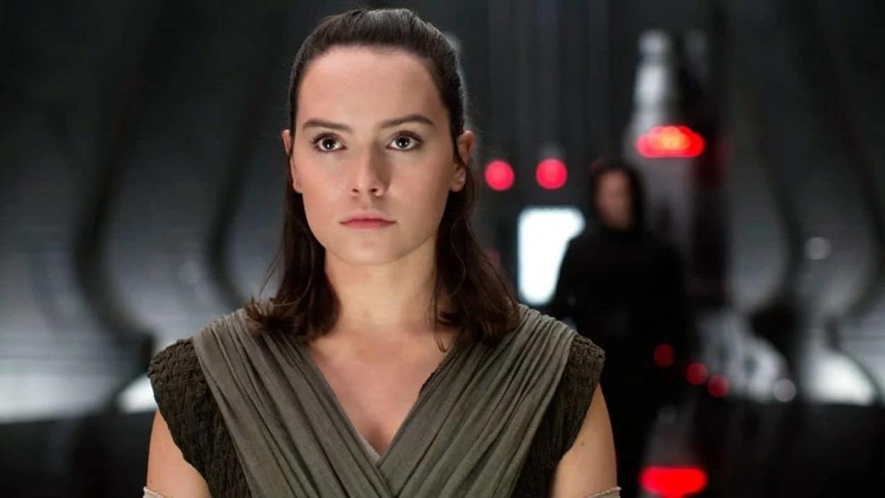 Daisy Ridley apprezza entrambe le versioni delle origini di Rey thumbnail