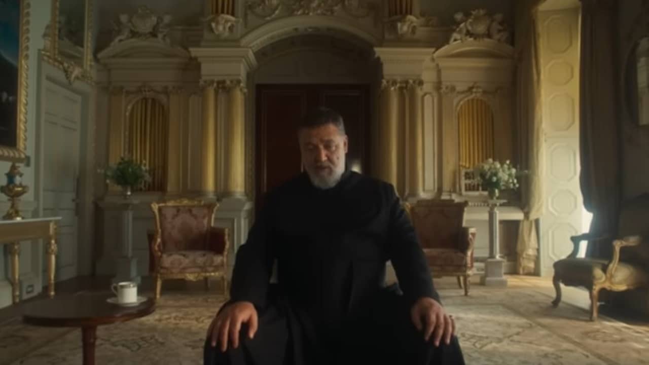 Russell Crowe nel film L’Esorcista del Papa - ecco trailer e poster del film thumbnail