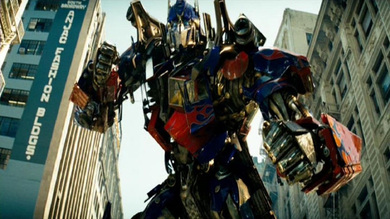 Chris Hemsworth doppierà Optimus Prime nel prequel animato thumbnail