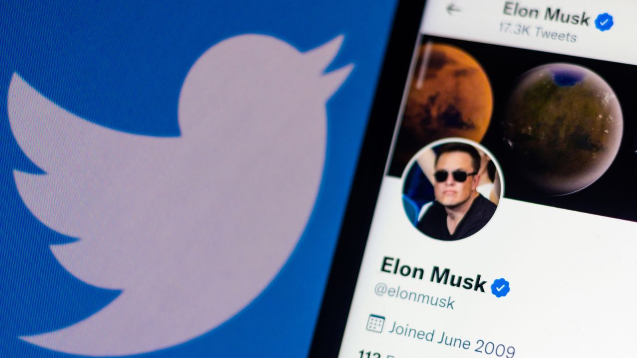 Elon Musk si dimette da CEO di Twitter: al suo posto una donna ancora ignota thumbnail