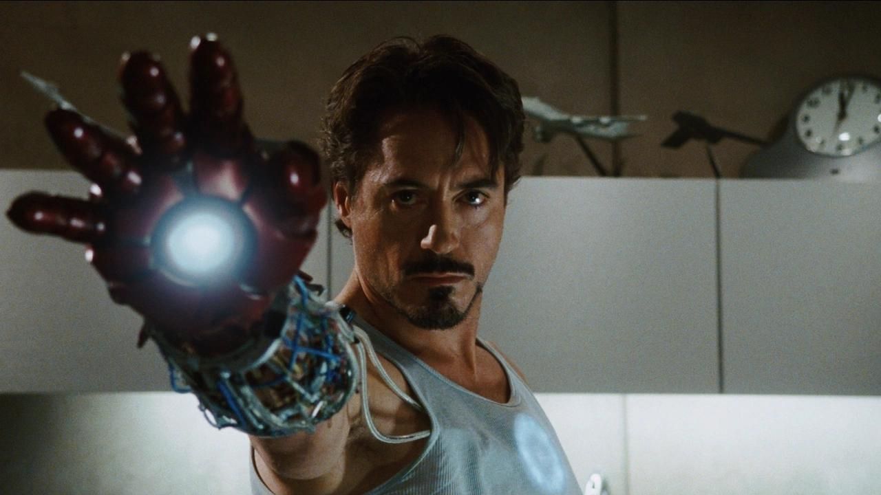 Ci sono delle scene tagliate di Iron Man troppo imbarazzanti per essere pubblicate thumbnail