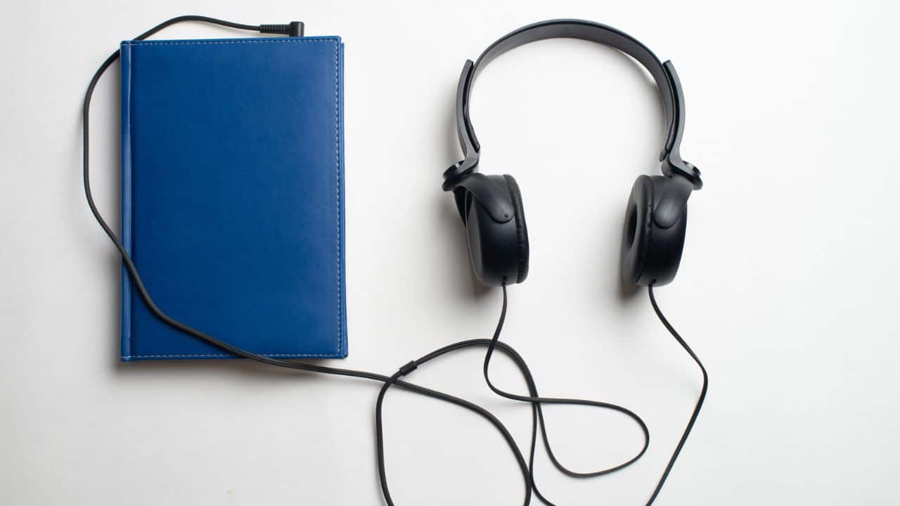 Audible: un viaggio tra gli audiolibri da ascoltare quest'estate thumbnail