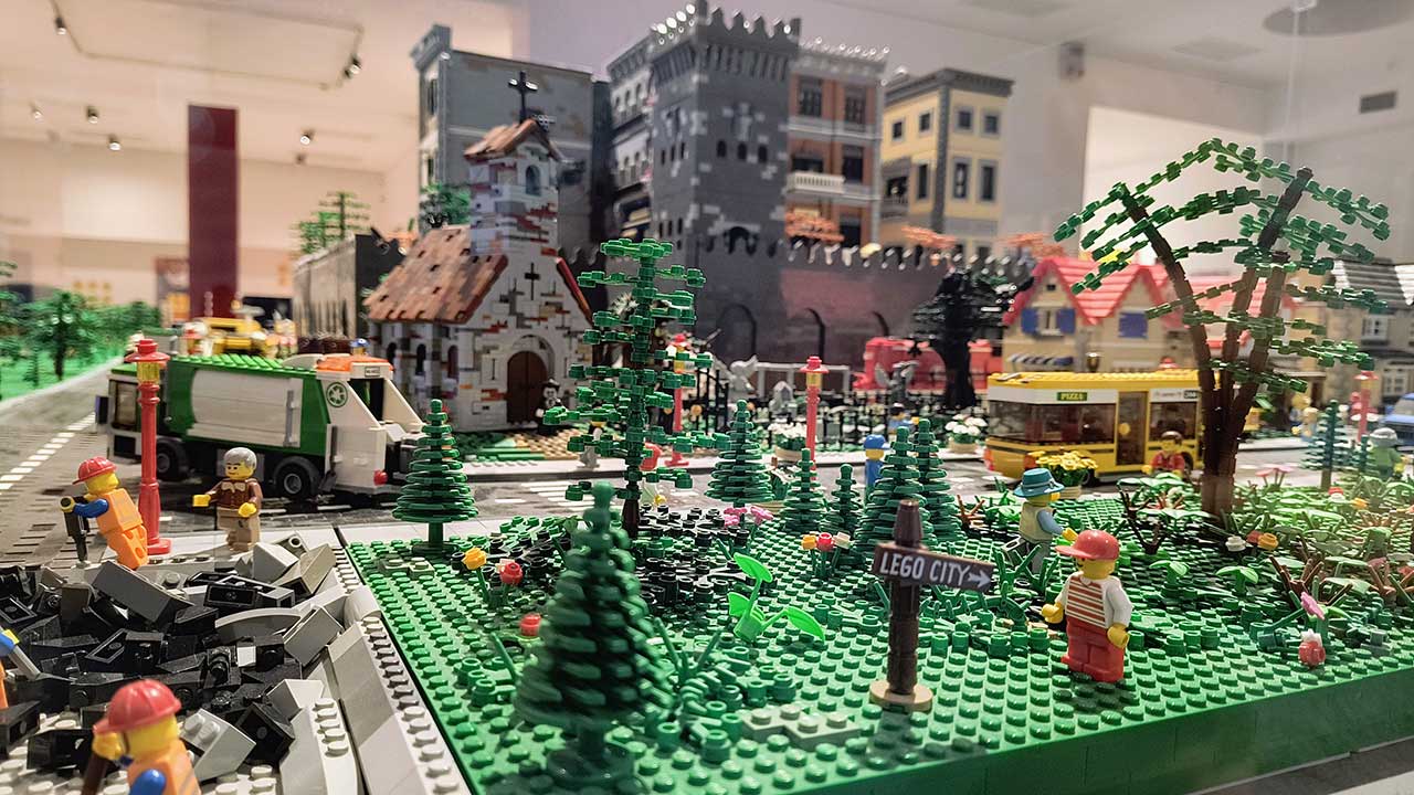 La creatività LEGO arriva in mostra a Milano thumbnail