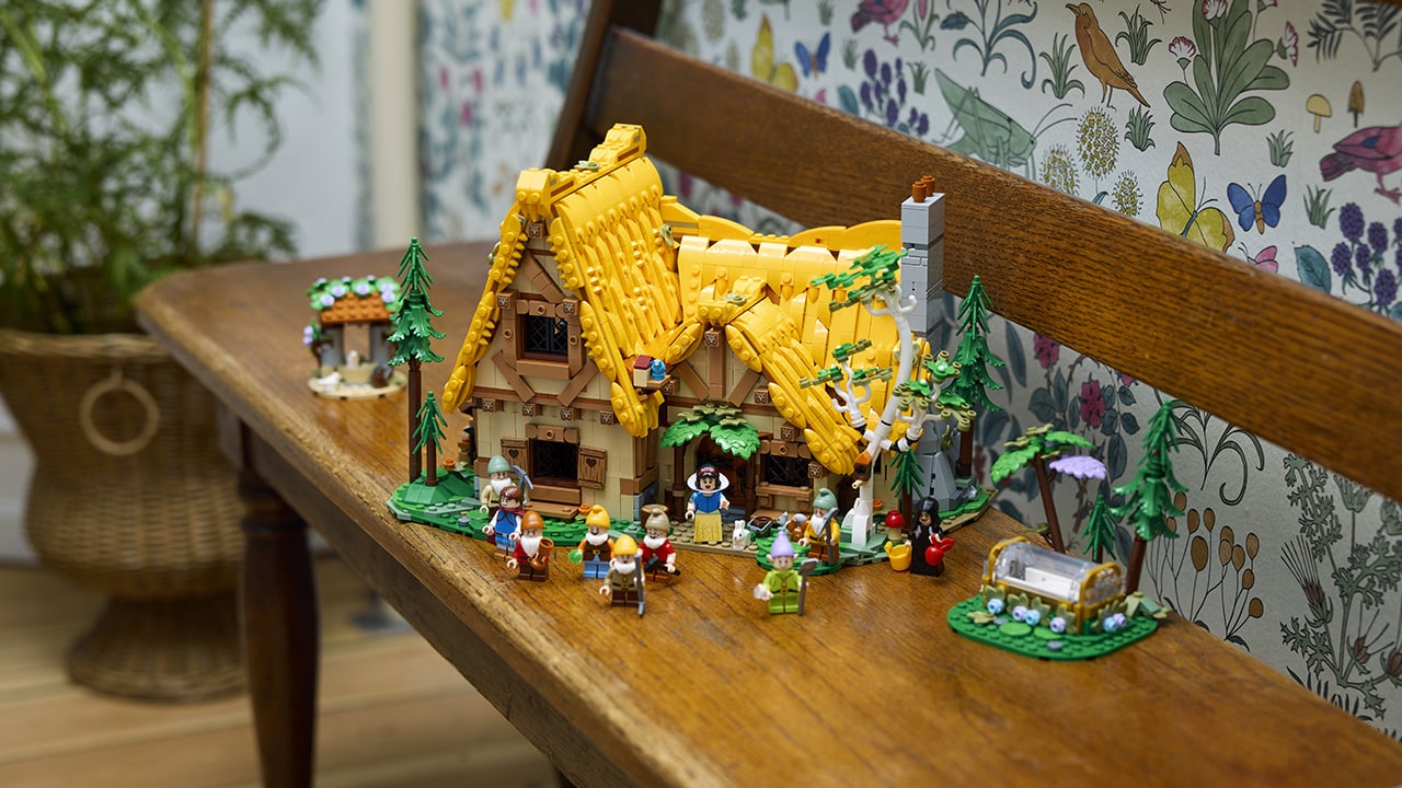 LEGO Disney Il cottage di Biancaneve e i Sette Nani: il nuovo set in arrivo a marzo thumbnail