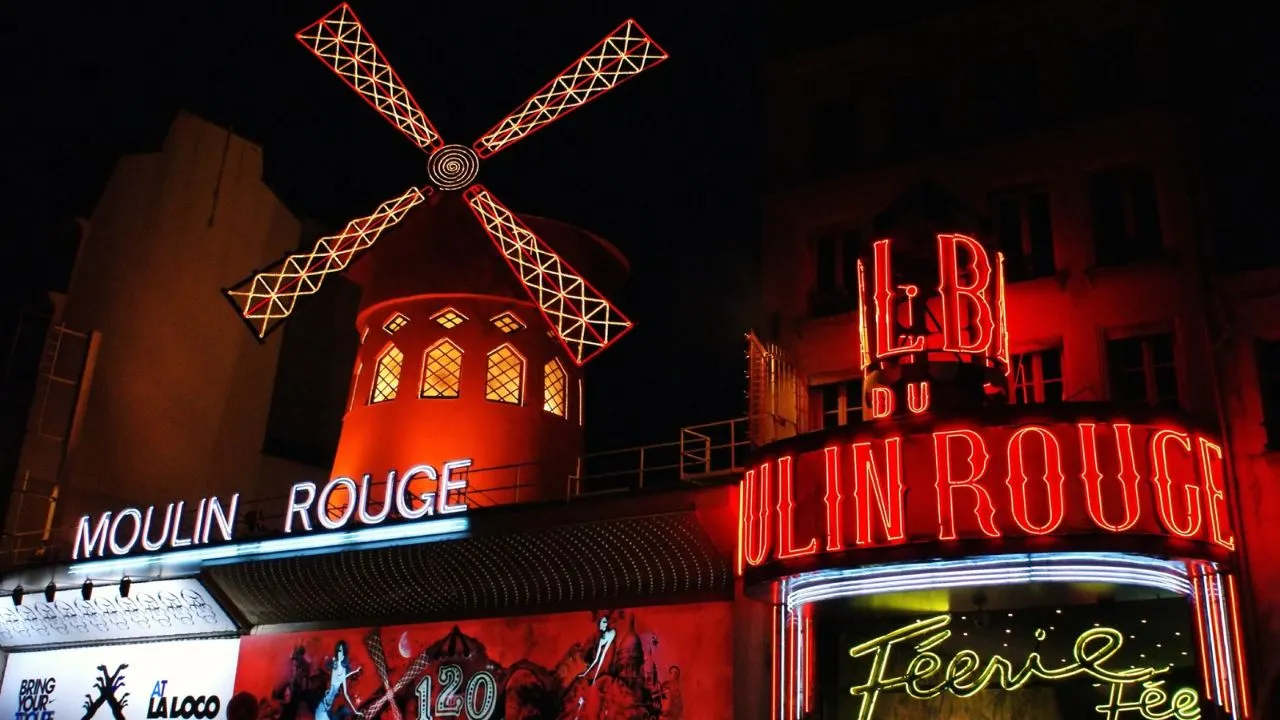 Sono cadute le pale del Moulin Rouge thumbnail