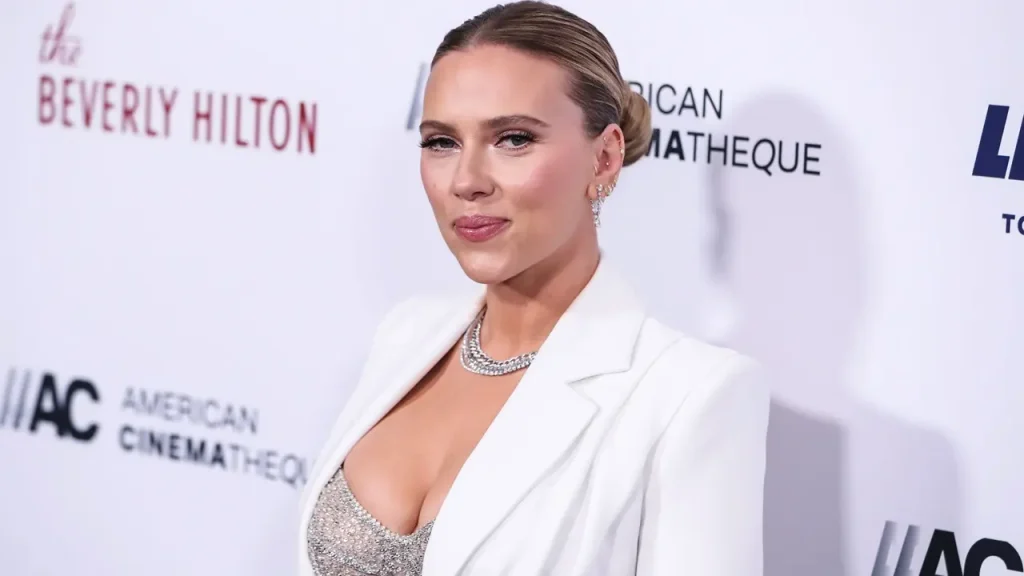 Scarlett Johansson contro ChatGPT e OpenAI per l'uso della voce Her