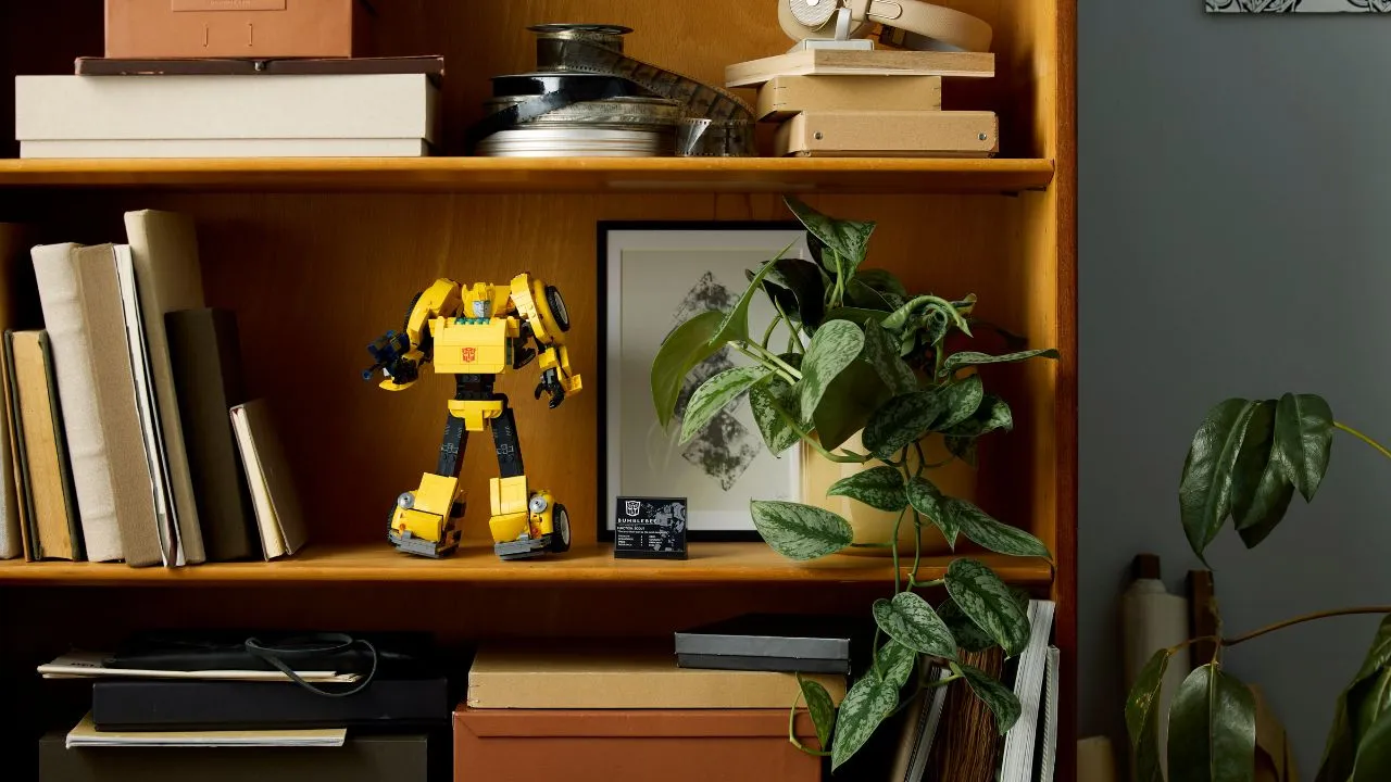 LEGO Icons lancia il nuovo set TRANSFORMERS Bumblebee thumbnail