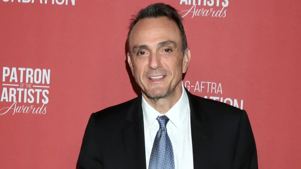 Hank Azaria doppiatore simpson prova a far ridere guardie inglesi