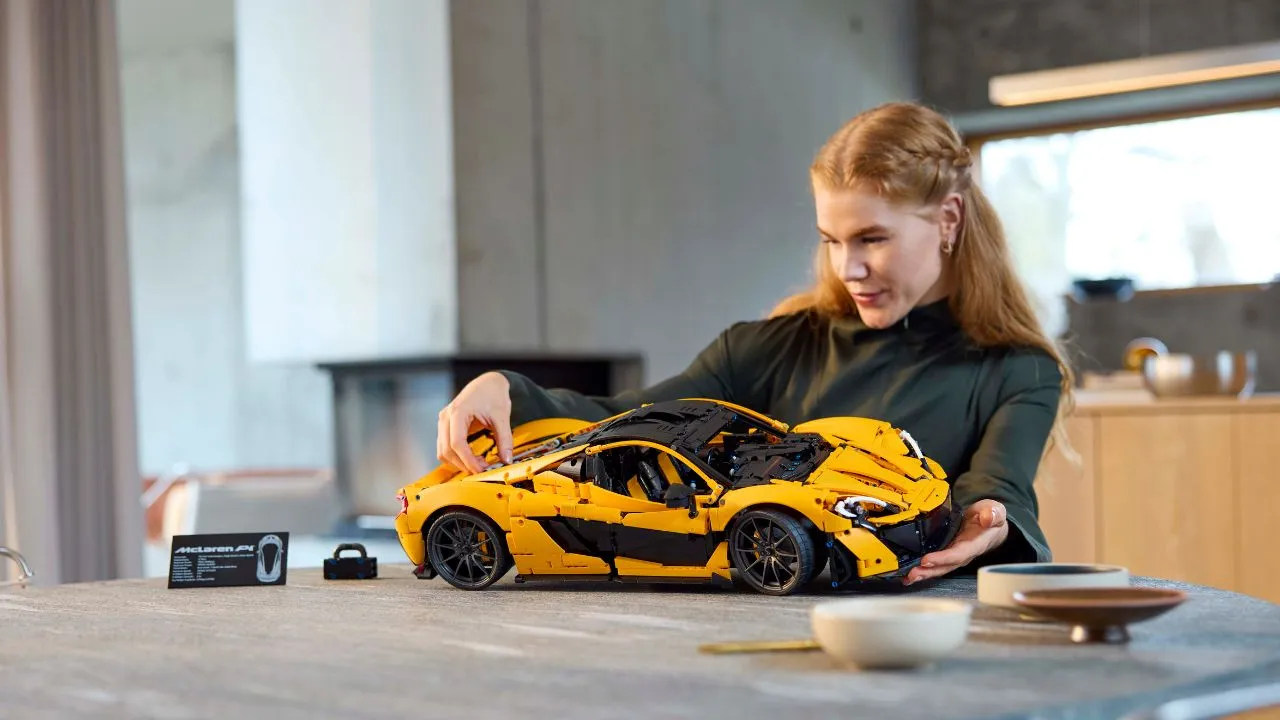 LEGO Technic McLaren P1: la celebre supercar arriva in versione mattoncini thumbnail