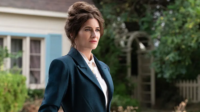 serie tv Agatha Harkness (Kathryn Hahn) in Marvel Television's AGATHA ALL ALONG, exclusively on Disney+.