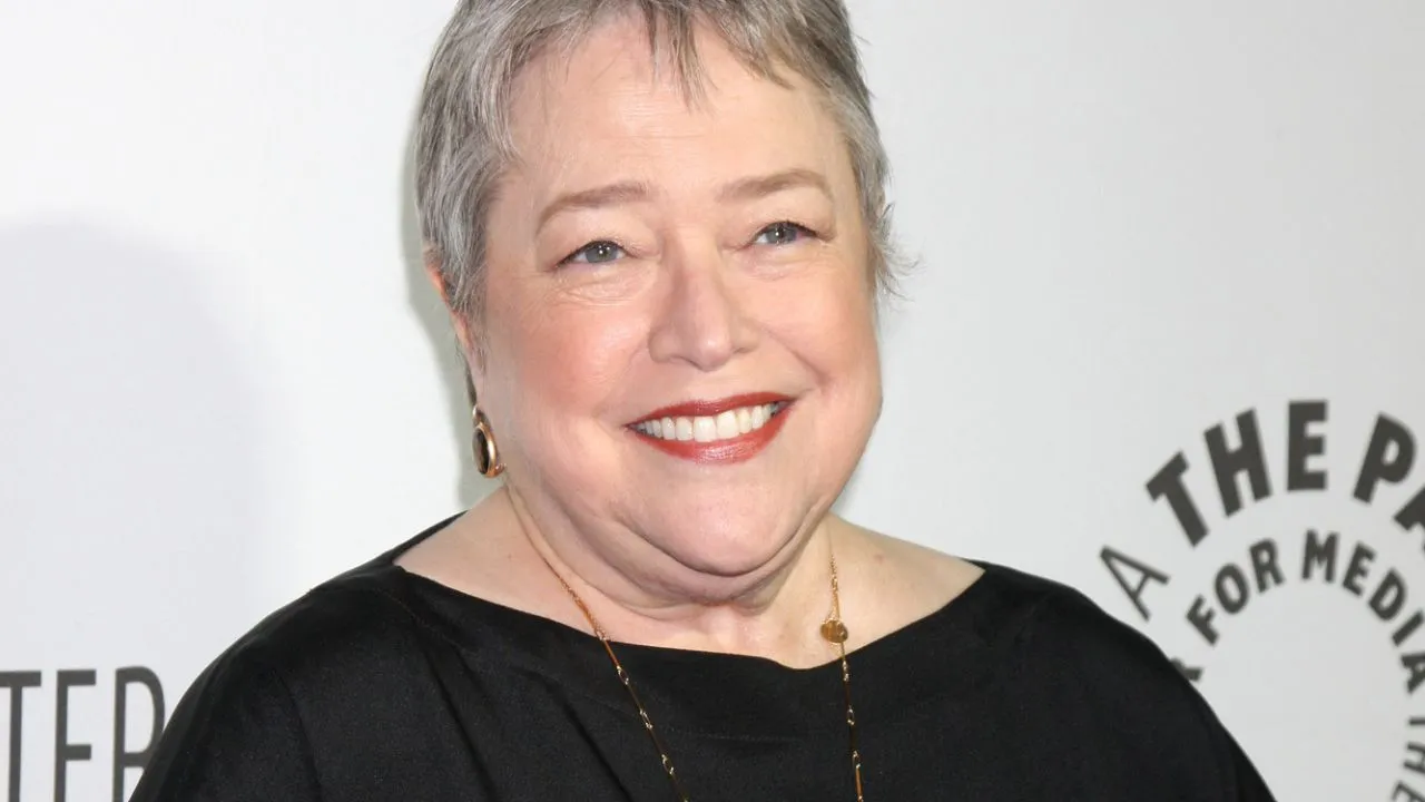 Kathy Bates si ritira: il reboot di Matlock sarà "l'ultimo ballo" per l’attrice thumbnail