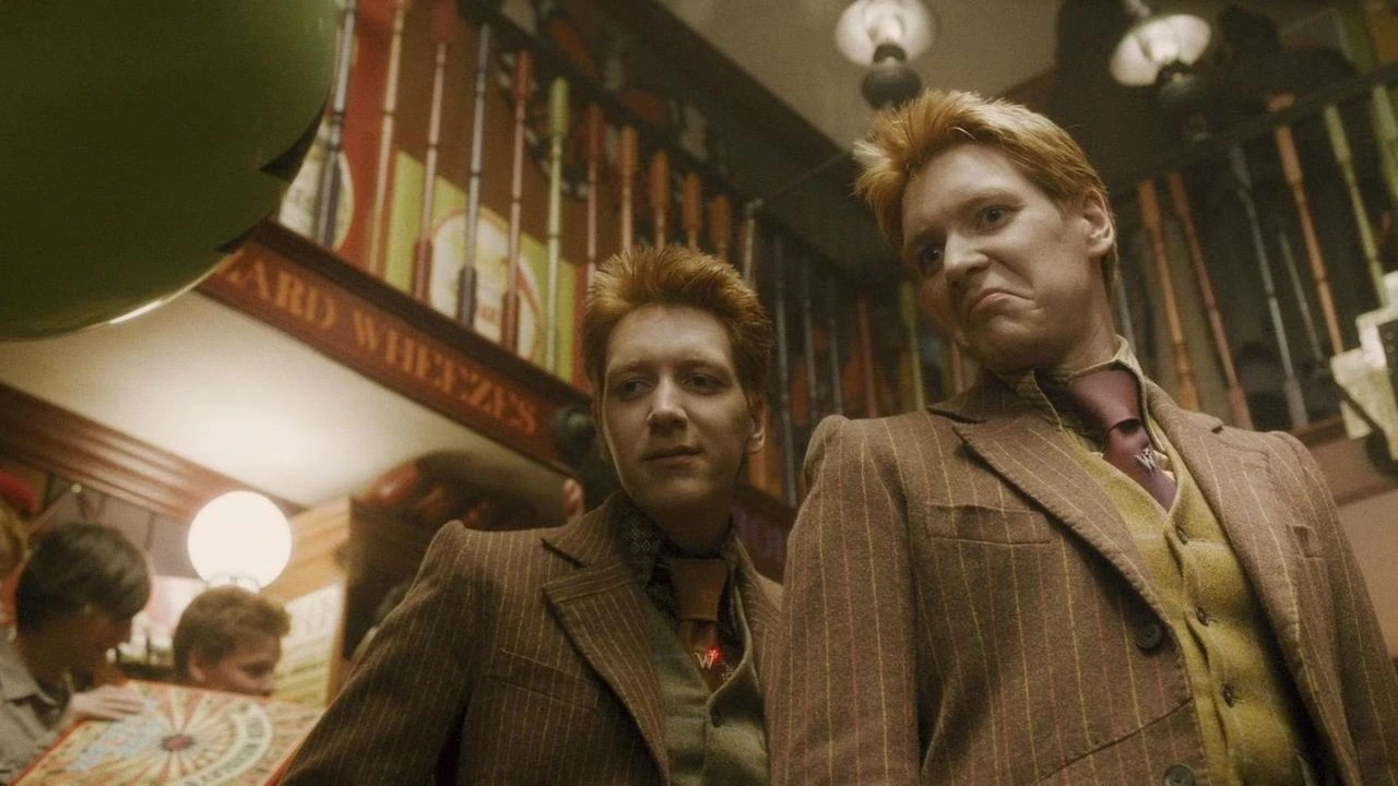 I gemelli Weasley conducono un programma di cucina babbana a tema Harry Potter thumbnail