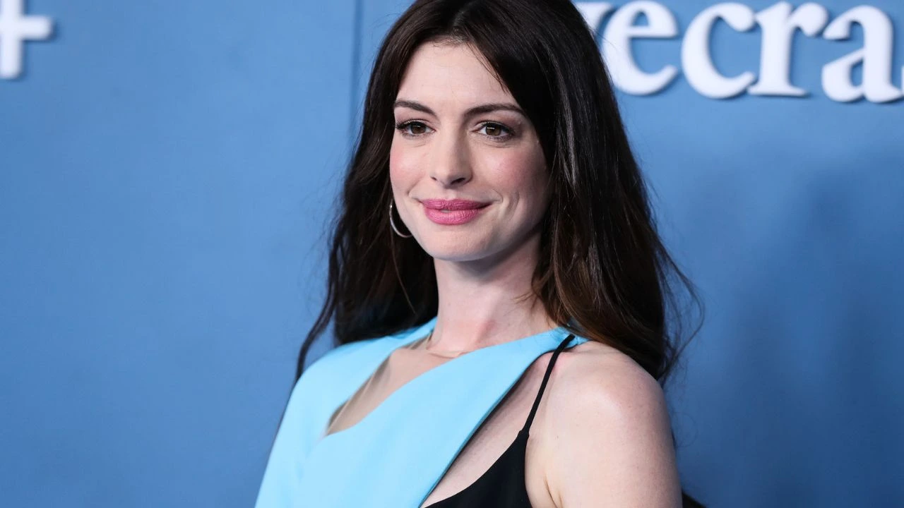 Anne Hathaway conferma Princess Diaries 3 su Instagram thumbnail