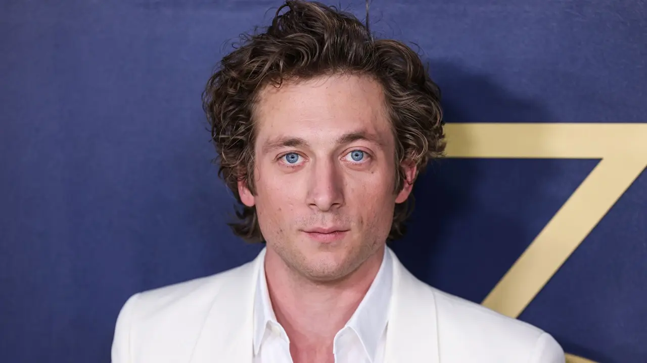 Jeremy Allen White sarà il figlio di Jabba in The Mandalorian & Grogu thumbnail