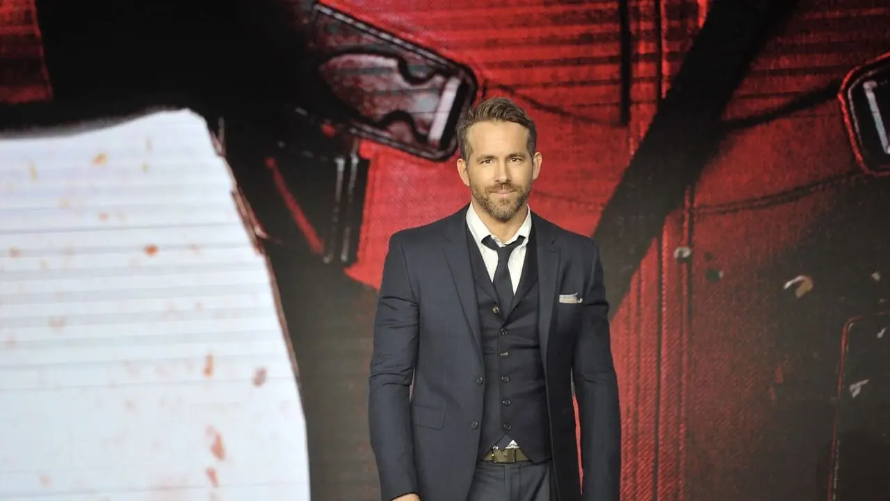 Ryan Reynolds e il suo impegno per la beneficenza con Deadpool e Kidpool thumbnail